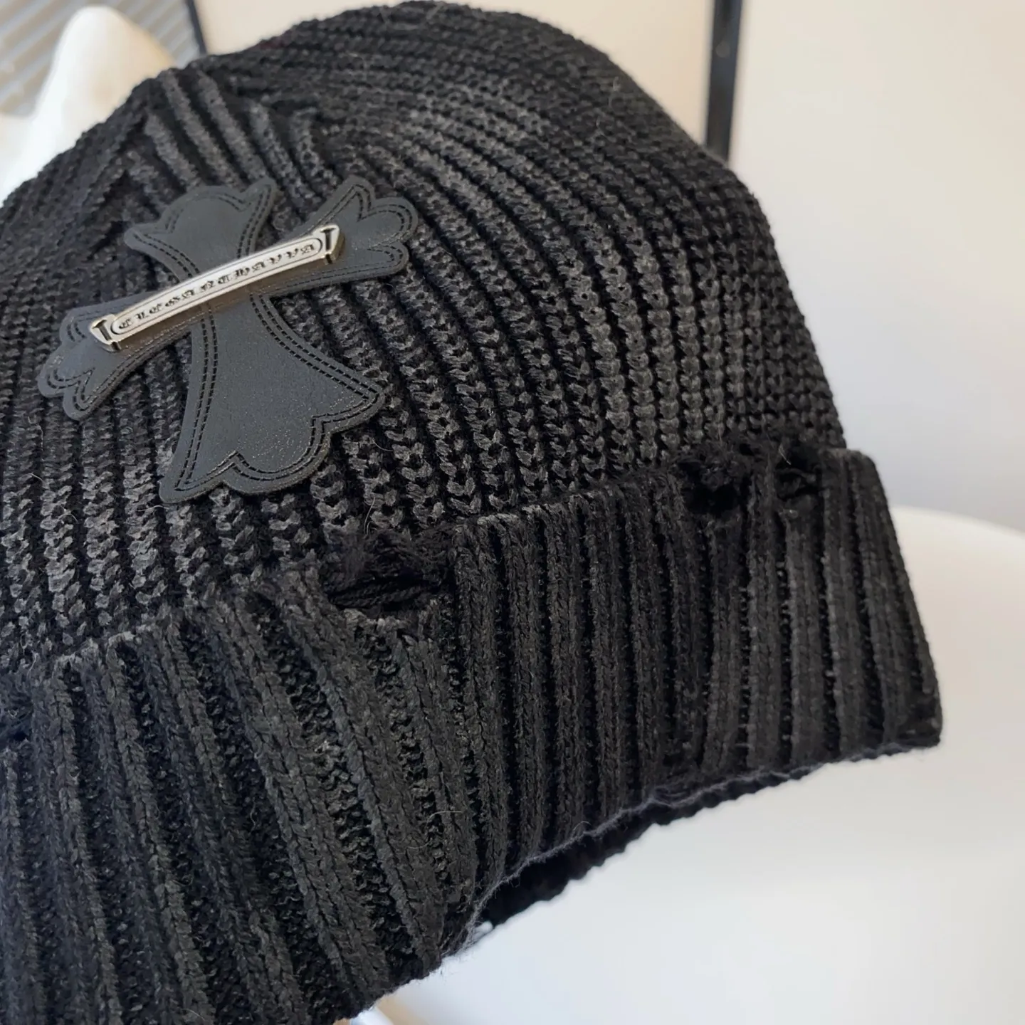 🆕25 autumn and winter new style ⚜️Cro heart cross logo knitted hat 🛒Korean style versatile and fashionable style ✨Beige Gray Brown Black